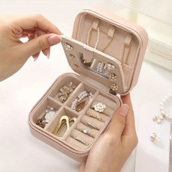 Boho Style Leather Jewelry Box with Buckle Closure - Fabric-Lined Earring Holder & Portable Travel Case with Mirror